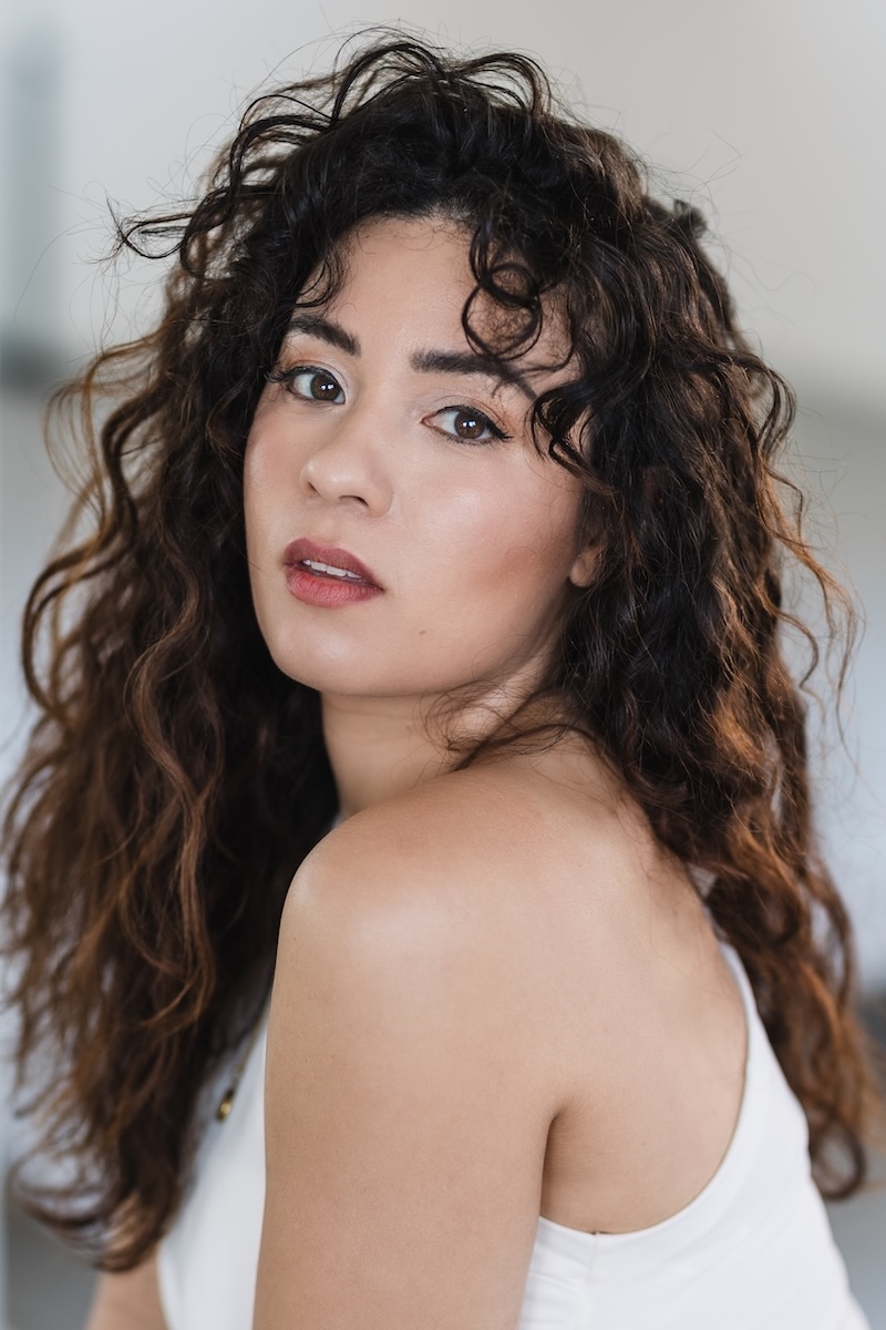 Rebecca Jemima Nogueira ist Musicaldarstellerin und wird durch Thobi Artist Management vertreten.