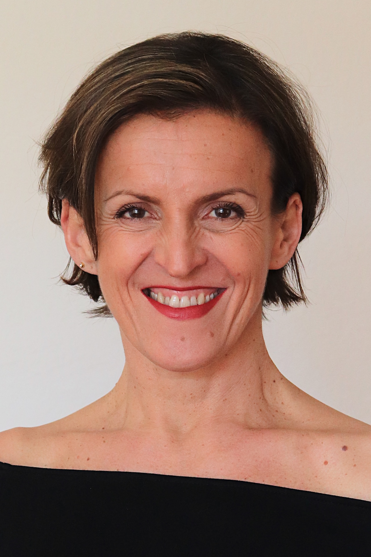 Silvia Varelli ist Choreografin und wird durch Thobi Artist Management vertreten.