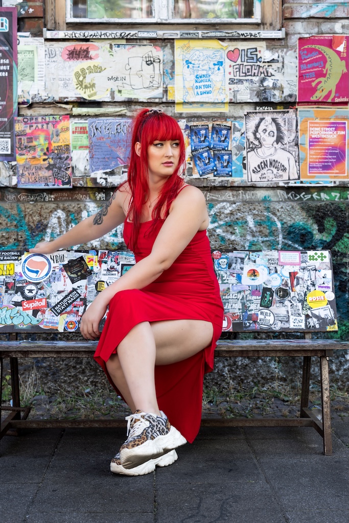 AMY ist Musicaldarstellerin und wird durch Thobi Artist Management vertreten.