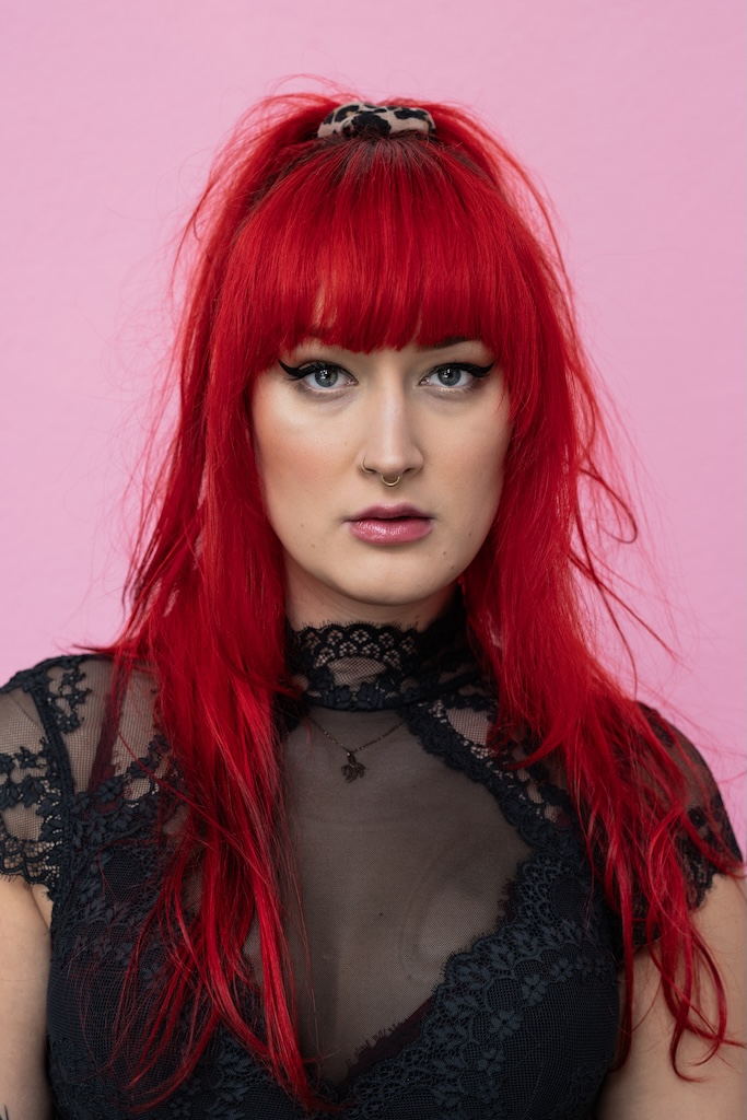 AMY ist Musicaldarstellerin und wird durch Thobi Artist Management vertreten.